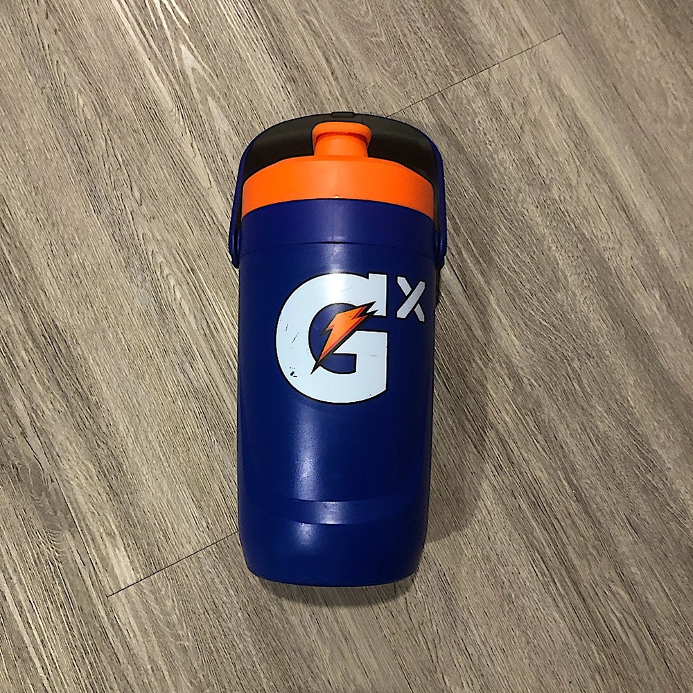 Gatorade jug (64oz)